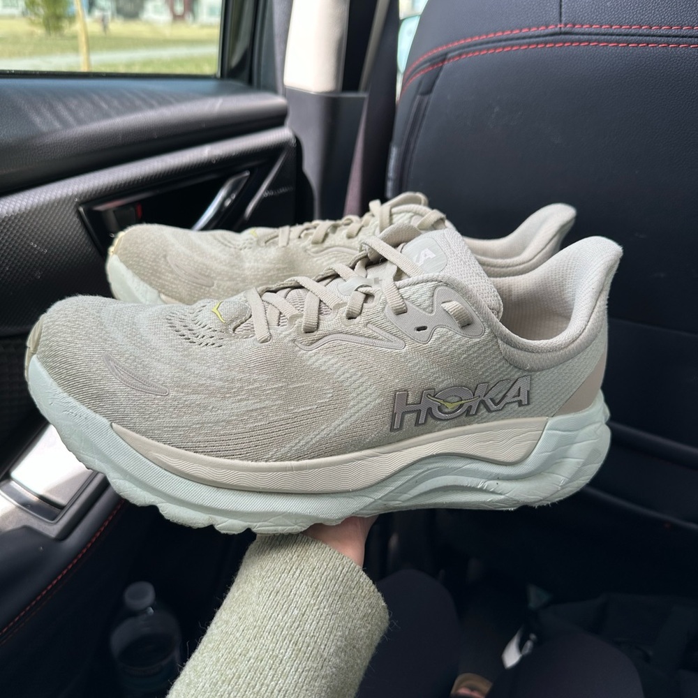 HOKA Arahi8 women size 10 Neutral Running Shoes - Sage Green